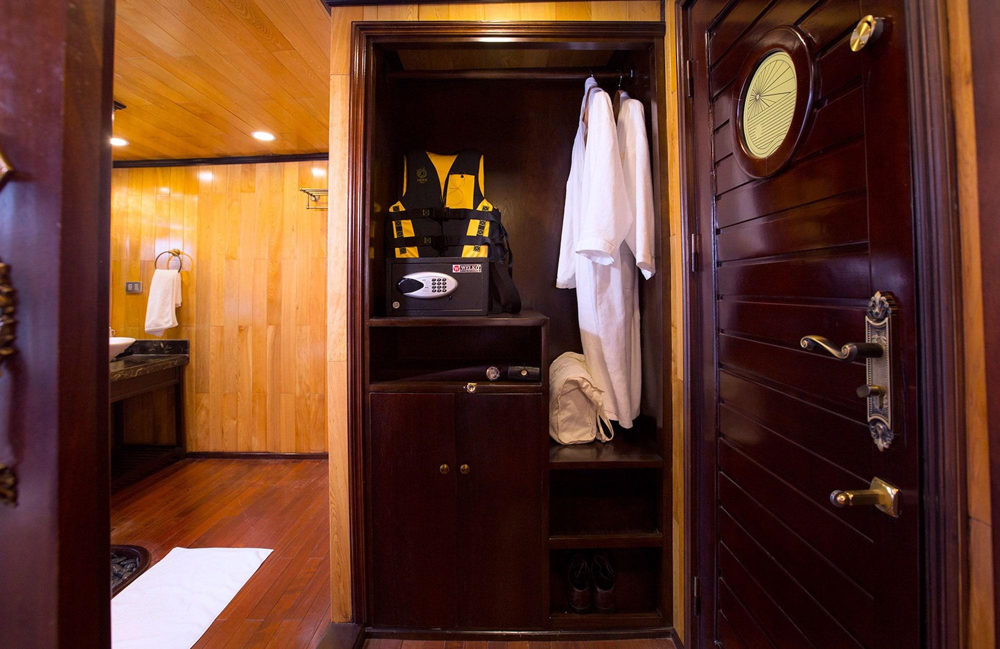 Aphrodite Cruise Hạ Long Exterior foto